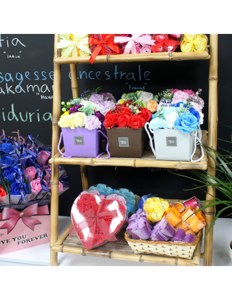 Zestaw 24 Mydlanych Kwiatów w Pudełku - Czerwone Róże